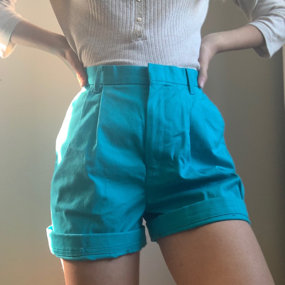 Vintage Chic teal blue pleated high rise shorts